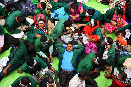اعتصاب غذای سراسری کارگران و کارمندان بخش سلامت بنگلادش در اعتراض به وضعیت حقوق‌هایشان در مقابل باشگاه ملی خبرنگاران در شهر داکا