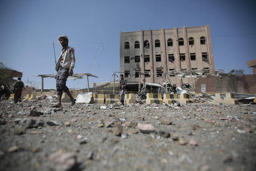 حمله هوایی جنگنده‌های سعودی به یک ساختمان  حکومتی حوثی‌ها در شهر صنعا یمن