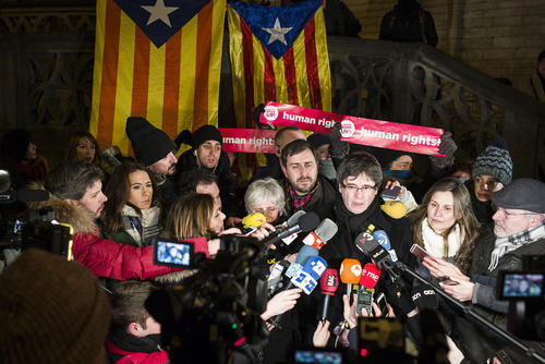 مصاحبه خبری رهبر در تبعید منطقه کاتالونیا اسپانیا در صدمین روز از اعلام استقلال این منطقه از اسپانیا و خروج او از اسپانیا به مقصد بلژیک- بلژیک
