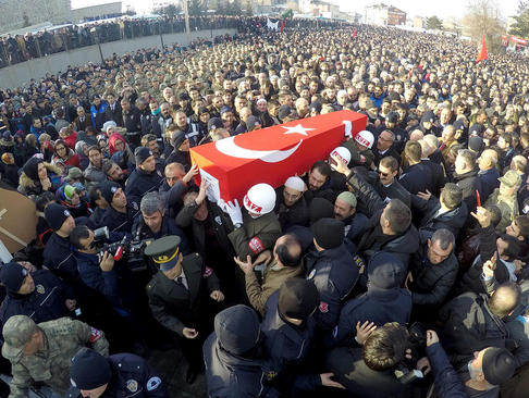 تشییع پیکر یک سرباز ترکیه‌ای کشته شده در عملیات نظامی در شمال سوریه- شهر ارزروم