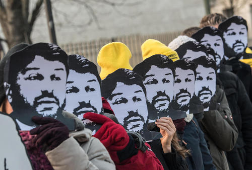 تظاهرات فعالان حقوق بشر در مقابل سفارت‌خانه ترکیه در شهر برلین در اعتراض به دستگیری یک فعال حقوق بشر در ترکیه