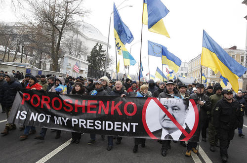 تظاهرات مخالفان رییس‌جمهوری اوکراین با درخواست از پارلمان این کشور برای استیضاح و برکناری 