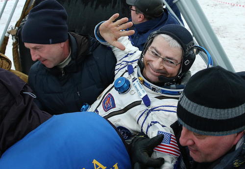 فرود فضانوردان با کپسول فضاپیمای سایوز روسی در قزاقستان