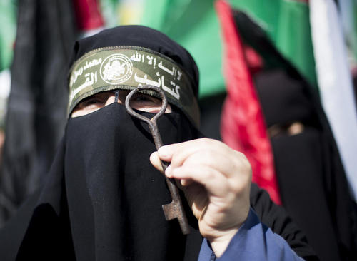 تظاهرات زنان حامی جنبش حماس در باریکه غزه به مناسبت روز جهانی زن/عکس: محمود عیسی؛ قدس نت نیوز