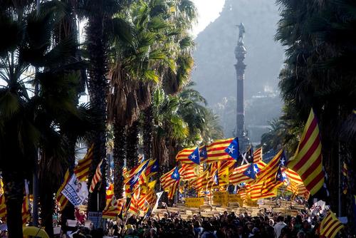 تظاهرات حامیان استقلال منطقه کاتالونیا اسپانیا در شهر بارسلونا