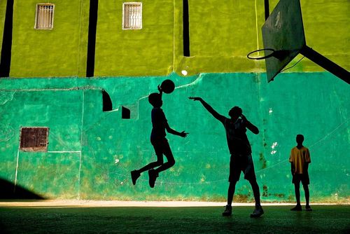 تمرین بسکتبال دانش‌آموزان در مدرسه‌ای در شهر هاوانا کوبا -عکس روز وب سایت 