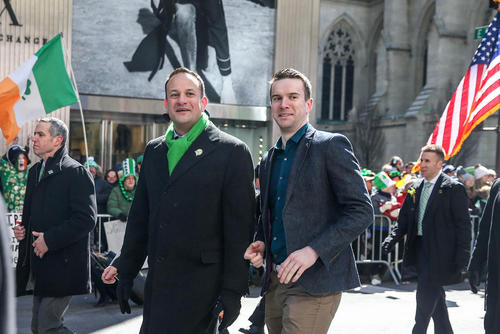 حضور نخست وزیر ایرلند- فرد سمت چپ تصویر- در رژه روز سن پاتریک در محله منهتن نیویورک