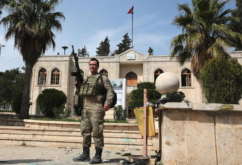 سرباز ارتش ترکیه در مرکز شهر عفرین سوریه