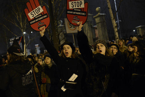 تظاهرات علیه قانون جدید منع سقط جنین در لهستان- ورشو
