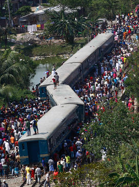 تصادف یک قطار مسافربری بنگلادش و کشته شدن دستکم 4 نفر – داکا