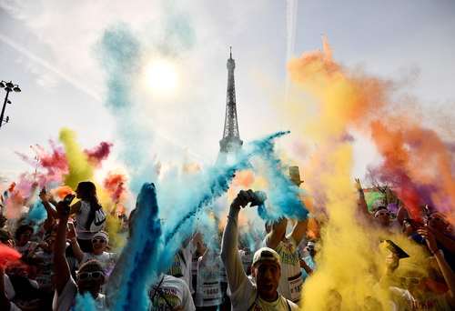 مسابقه دو با پودر رنگی در پاریس