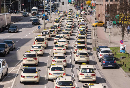 اعتصاب سراسری بیش از 300 راننده تاکسی در شهر هامبورگ آلمان