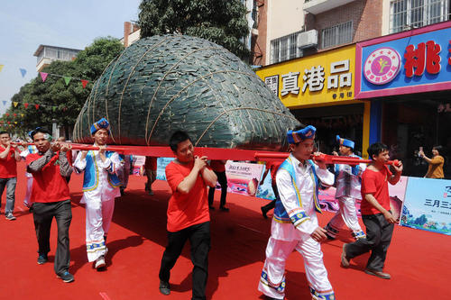 جشنواره آیینی سانیوسان در شهر شانگسی در جنوب چین