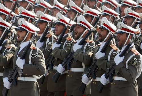 رژه روز ارتش در تهران – عکس: عابدین طاهرکناره