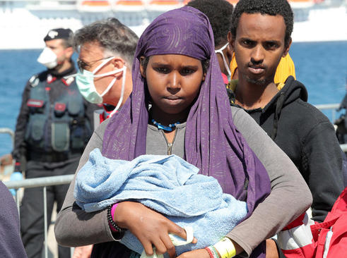 ورود پناهجویان آفریقایی به بندر مسینا در ایتالیا