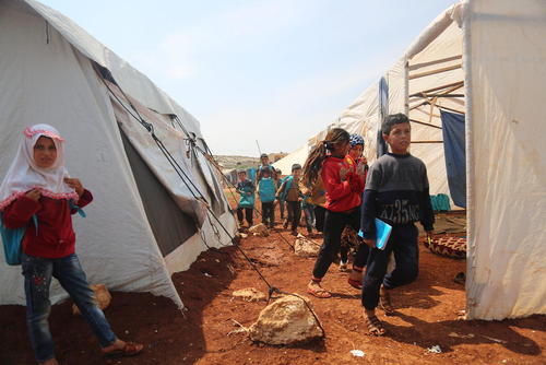 مدرسه اردوگاه آوارگان جنگی در ادلب سوریه/عکس: خبرگزاری آلمان