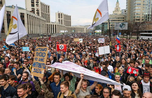 تظاهرات هزاران روس در حمایت از آزادی گردش اطلاعات و اعتراض به فیلتر شدن تلگرام در خیابان 