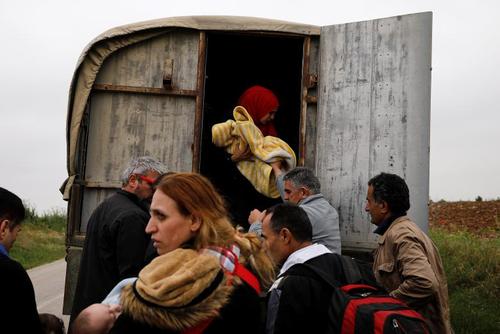 پناهجویان سوری در مرز ترکیه و یونان