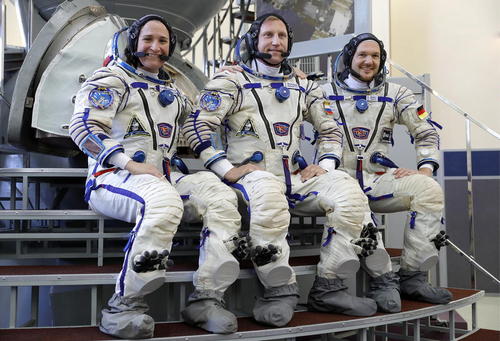 فضانوردان آمریکا، روسیه و اروپا در جلسه تمرینی پیش از اعزام به ماموریت مشترک فضایی در ایستگاه فضایی بین المللی- مسکو/ عکس: ایتارتاس
