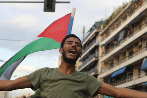 تظاهرات اعتراضی فلسطینی‌های ساکن یونان در مقابل سفارت اسراییل در شهر آتن