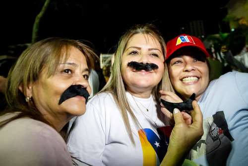 جشن پیروزی نیکولاس مادورو در میان حامیانش