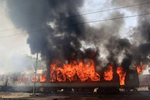 آتش گرفتن یک قطار مسافربری در گوالیور هند