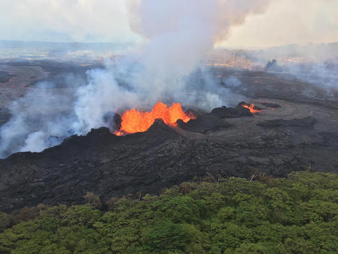 ادامه فوران آتشفشانی در هاوایی آمریکا