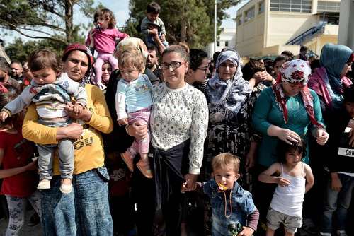تظاهرات پناهجویان عموما خاورمیانه‌ای در اردوگاه پناهجویان در شهر تسالونیکی یونان در اعتراض به نبود امکانات/خبرگزاری فرانسه