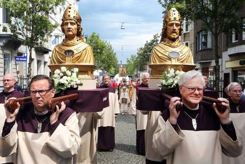 جشنواره آیینی و مذهبی در شهر ماستریخت هلند