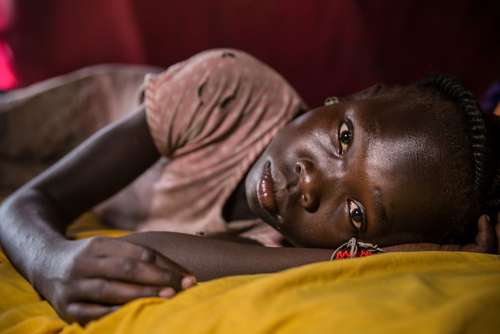 دختر 10 ساله مبتلا به صرع در اردوگاه آوارگان 
