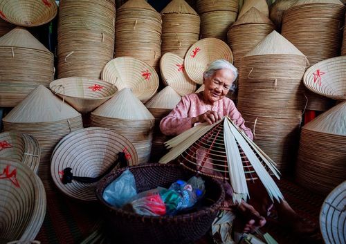 درست کردن کلاه های سنتی ویتنامی/ ویتنام؛ عکس روز وب سایت 