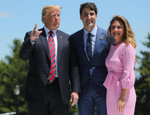 نخست وزیر کانادا و همسرش در کنار ترامپ در حاشیه نشست رهبران گروه هفت کشور صنعتی جهان در کبک کانادا/عکس: خبرگزاری آلمان