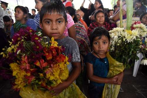 مراسم تشییع قربانیان آتشفشان هفته گذشته در گواتمالا/ خبرگزاری فرانسه