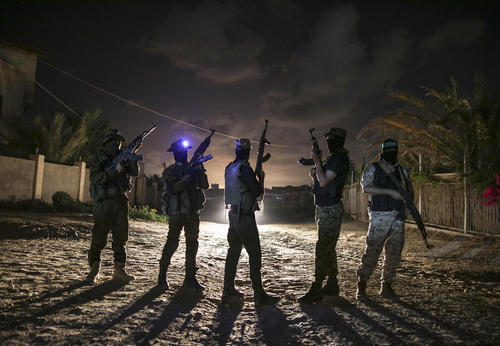 نیروهای نظامی گردان عزالدین قسام – شاخه نظامی حماس- در مرز باریکه غزه و اسراییل