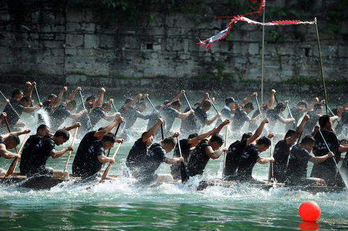جشنواره مسابقات قایقرانی اژدها در چین