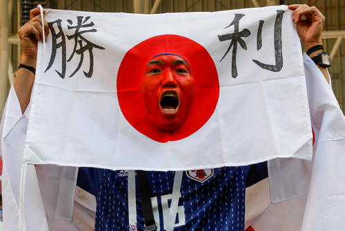 شادمانی طرفداران تیم ملی فوتبال ژاپن از پیروزی 2 بر 1 این تیم مقابل کلمبیا در بازی‌های جام جهانی روسیه؛ شهر سارانسک روسیه/ ایتارتاس
