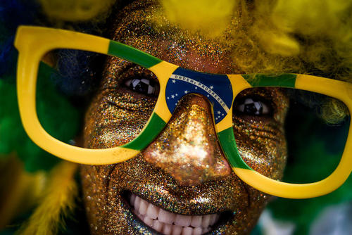 هواداران پرشمار تیم ملی فوتبال برزیل در شهر سائوپائولو شادمان از برتری تیم ملی این کشور بر کاستاریکا در دقایق پایانی بازی در جام جهانی روسیه