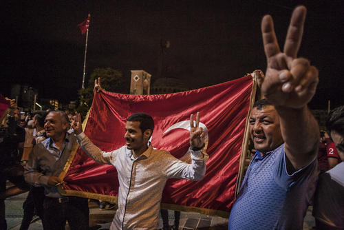شادمانی هواداران اردوغان از پیروزی دوباره او در انتخابات اخیر ترکیه / استانبول