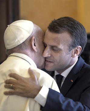 دیدار رییس جمهوری فرانسه با پاپ فرانسیس در واتیکان