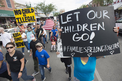 راهپیمایی علیه سیاست ضد مهاجرتی دولت ترامپ در دهها شهر آمریکا / ال‌پاسو تگزاس و واشنگتن و نیویورک