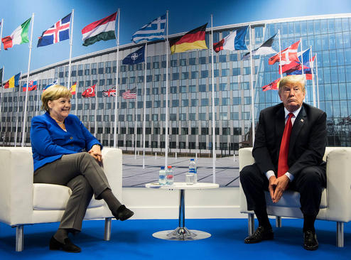 دیدار رهبران آمریکا و آلمان در حاشیه نشست سران ناتو در بروکسل/ خبرگزاری آلمان