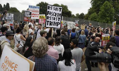 تظاهرات مقابل سفارت آمریکا در لندن/ آسوشیتدپرس