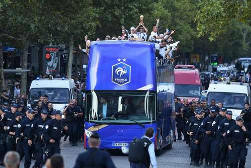 استقبال از تیم ملی فوتبال فرانسه پس از بازگشت به خانه/ پاریس/ خبرگزاری فرانسه