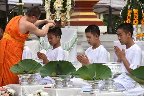 تراشیدن موی راهبان نوجوان در معبدی در تایلند/ خبرگزاری فرانسه