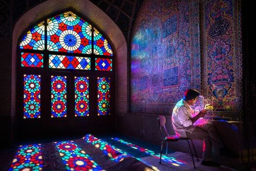 ترمیم کاشی‌های مسجد نصیرالملک شیراز/ عکس روز وب سایت 
