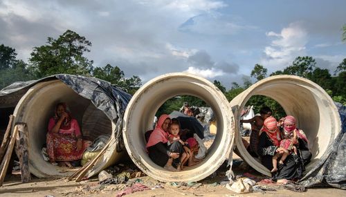 سرپناه پناهجویان مسلمان میانماری در مرز میانمار و بنگلادش/ عکس روز وب سایت 