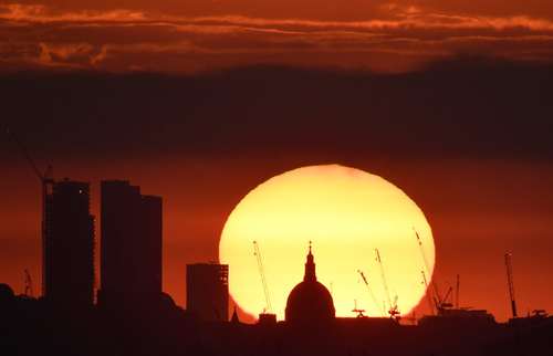 غروب آفتاب در لندن/ رویترز