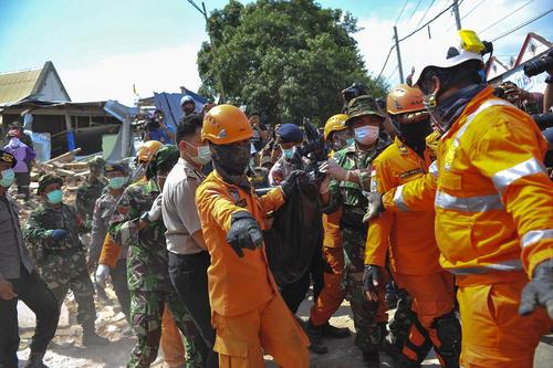 عملیات امداد و نجات زلزله‌زدگان اندونزی