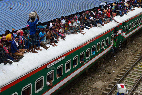آغاز سفرهای تعطیلات عید قربان در ایستگاه قطار شهر داکا بنگلادش