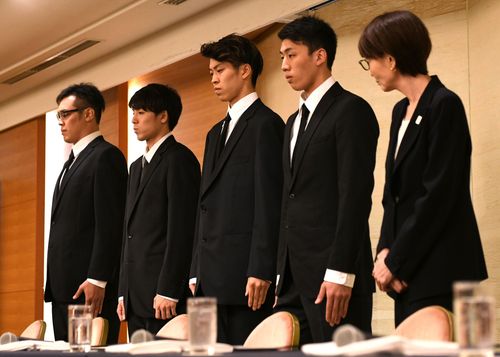 4 بسکتبالیست ژاپنی در کنفرانس خبری در توکیو